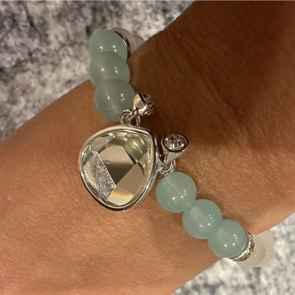 Glass beads stretch bracelet with charm